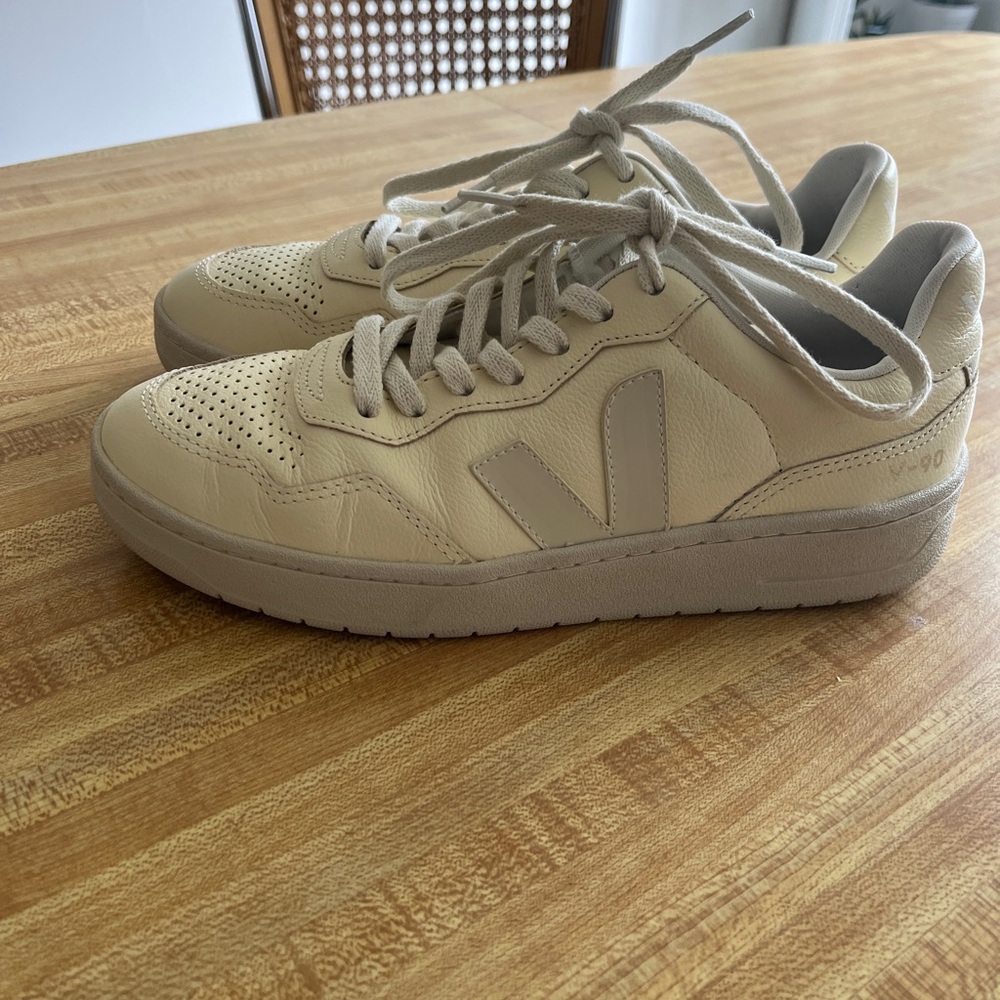 Veja V-90 Leather Shoes in Cashew Pierre size 39